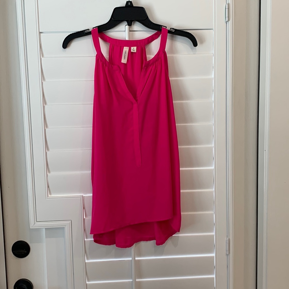 Hot pink halter top w/ pretty v-neck detail in front, very flattering